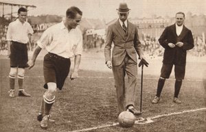 De hertog van York, liefdadigheidsvoetbalwedstrijd, Tottenham Hotspurs en Corinthians, ca. 1921 door Unbekannt