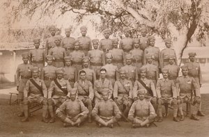 Het Indiase Peloton van het Eerste Bataljon, Het Eigen Koninklijke West Kent Regiment. Poona, India door Unbekannt
