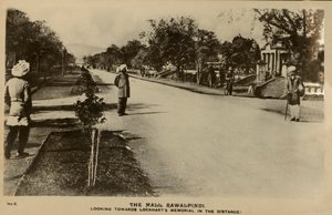 The Mall, Rawalpindi - richting Lockharts Memorial in de verte, ca. 1918-1939 door Unbekannt
