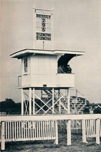 De nieuwe rechtersbox, Kempton Park, c1940 door Unbekannt