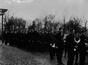 De Newfoundland Naval Reserve paradeert voor de gouverneur in St. Johns, ca. 1902