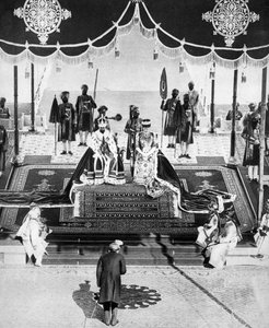 De Nizam van Hyderabad brengt eerbetoon bij de Delhi Durbar, 1911, 1935