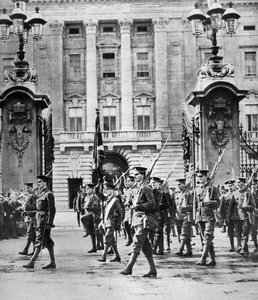 De Prins van Wales aangesteld bij de Grenadier Guards, Londen, augustus 1914