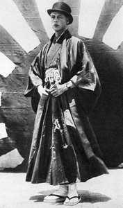 De Prins van Wales in Japanse kleding, Japan