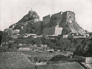 De rots gezien vanuit het noorden, Trichinopoly, India, 1895 door Unbekannt