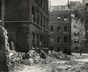 De locatie van de poort van Fetter Lane en de vervallen huizen in afwachting van sloop, 1934 door Unbekannt