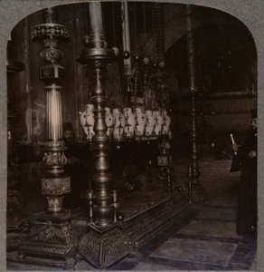 De Steen van Aankondiging in de Heilig Grafkerk, Jeruzalem, c1900 door Unbekannt