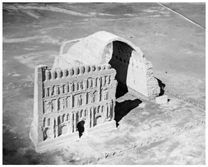 De Taq-i Kisra vanuit de lucht, Ctesiphon, Irak, 1926