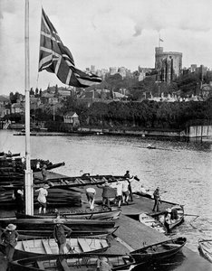 De Union Jack halfstok bij het Eton College Boathouse, Berkshire, 1910 door Unbekannt