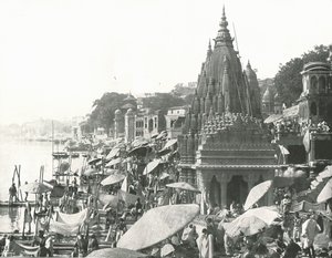 De Vishnu vijver en Ghat, Benares, India, 1895 door Unbekannt