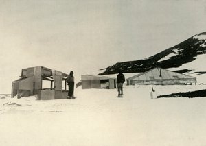 De Winterkwartieren van de Discovery-expeditie bij Hut Point, c1908, 1909