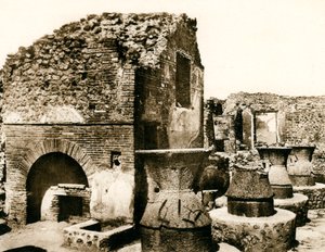 De bakkerij en molen, Pompeii, Italië, ca. 1900s