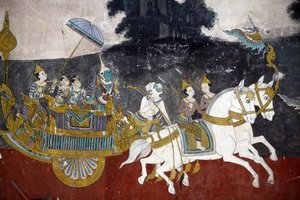 Het interieur van de muren van de Zilveren pagode is bedekt met muurschilderingen die verhalen uit de Reamker uitbeelden, d.w.z. de Khmer-versie van het klassieke Indiase epos, de Ramayana. Sommige delen van de muurschilderingen zijn verslechterd en bescha