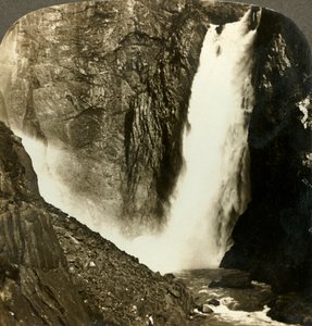 De kolkende wateren van de machtige Voringfos, een van de grootste watervallen van Noorwegen