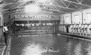 Het zwembad, Royal Navy trainingscentrum, Shotley, Suffolk