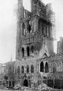 De toren van de Markthal na een Duitse bombardement, Ieper, België, Eerste Wereldoorlog, 1920