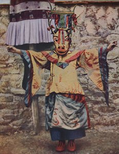 Tibetaanse lama gekleed voor de duivelsdans, c1935