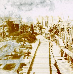 Loopgraven en spoorlijn, Yser zuid, Diksmuide, België, c1914-c1918