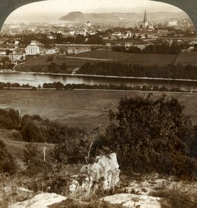 Trondhjem, zijn huizen, pakhuizen en kathedraal, tussen rivier Nid en Fjord, Noorwegen, 1905