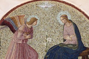 Tympanon mozaïek dat de Aankondiging uitbeeldt in Madonna della Scala Benedictijnse abdij, Noci, Apulië, Noci, Italië door Unbekannt