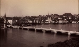 Brug met stad in de verte door Unbekannt