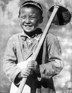 Oezbeekse schooljongen werkt op een boerderij, 1936
