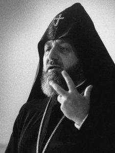 Vazgen I, Opperste Patriarch en Katholikos van alle Armeniërs
