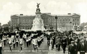 Victoria Memorial, Buckingham Palace en Wachten, Londen, 1930s door Unbekannt