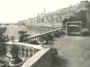 Uitzicht op de stad vanaf de baai, Menton, Frankrijk, 1895 door Unbekannt