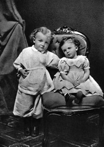 Vladimir Ilich Lenin, Russische bolsjewistische revolutionaire leider, 4 jaar oud, met zijn zus Olga, 1874 door Unbekannt