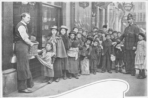 Wachten op voedselpakketten, Cheapside, c1903