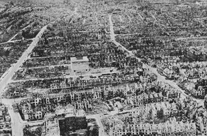 Wat Britse Bommenwerpers Deden in Bremen aan de Weser, 1945 door Unbekannt