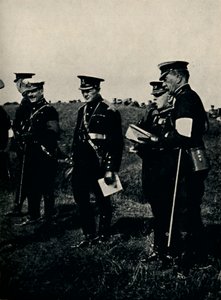 Met generaal French bij legeroefeningen, 1912, 1945