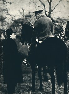 Met koning George V bij militaire oefeningen, 1913