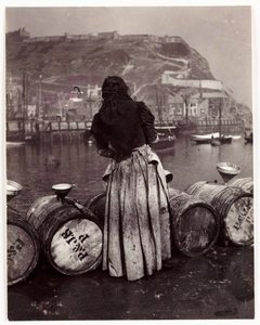 Vrouw en vaten, Whitby Haven, ca. 1905 door Unbekannt