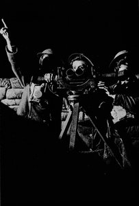 Vrouwen in dienst bij een luchtafweerbatterij, 1943 door Unbekannt