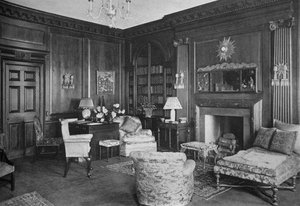 Houtsnijwerk uit een oude Engelse kamer in de bibliotheek, huis van Miss Anne Morgan, New York City, 1924 door Unbekannt