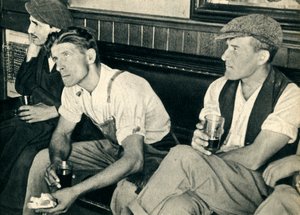 Arbeiders in een Engelse herberg luisteren naar Mr. Churchill door Unbekannt