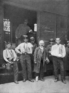 Gewonde Franse soldaten op weg naar het ziekenhuis per trein Frankrijk, 1914 door Unbekannt