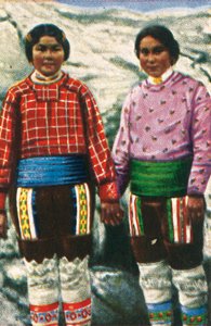 Jonge Inuit vrouwen, Groenland, c1928 door Unbekannt
