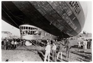 Zeppelin LZ 127 Graf Zeppelin na landing