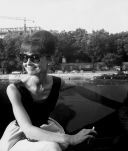 Actrice Audrey Hepburn op de set van de film Parijs "Paris When It Sizzles" 13 juli 1962