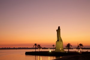 Columbus Monument gebeeldhouwd door Gertrude V. Whitney bij Punta del Sebo nabij Huelva, provincie Huelva, Andalusië, Zuid-Spanje