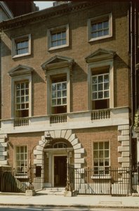 Ingang van No. 44 Berkeley Square, Londen door Unbekannt Unbekannt
