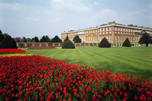 Hampton Court Palace in de lente