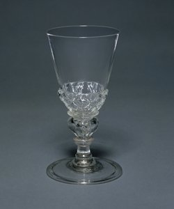 Loodglazen kelk: Facon de Venise, ca. 1680 door Unbekannt Unbekannt