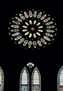 Goudsbloemraam of St. Catherines raam, ca. 1515. De rode en witte rozen herdenken de vereniging van de huizen van York en Lancaster door het huwelijk van Hendrik VII. door Unbekannt Unbekannt