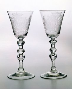 Newcastle licht baluster wijnglas met Nederlandse wapengravure, 18e eeuw door Unbekannt Unbekannt