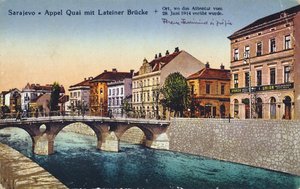 Ansichtkaart met Sarajevo, de Appel Quay en de Lateiner Brug, plaats van de moord op Aartshertog Franz-Ferdinand en zijn vrouw Sophie op 28 juni 1914, ca. 1920 door Unbekannt Unbekannt