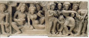 Steenbeeldhouwwerk van geliefden die genieten van een dansvoorstelling, uit de Dasavatara-tempel, Deogarh, MP, 5e eeuw